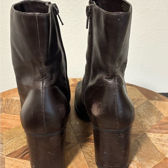 Vintage Brown Leather Heeled Boots with Chunky Heel - Picture 5 of 7